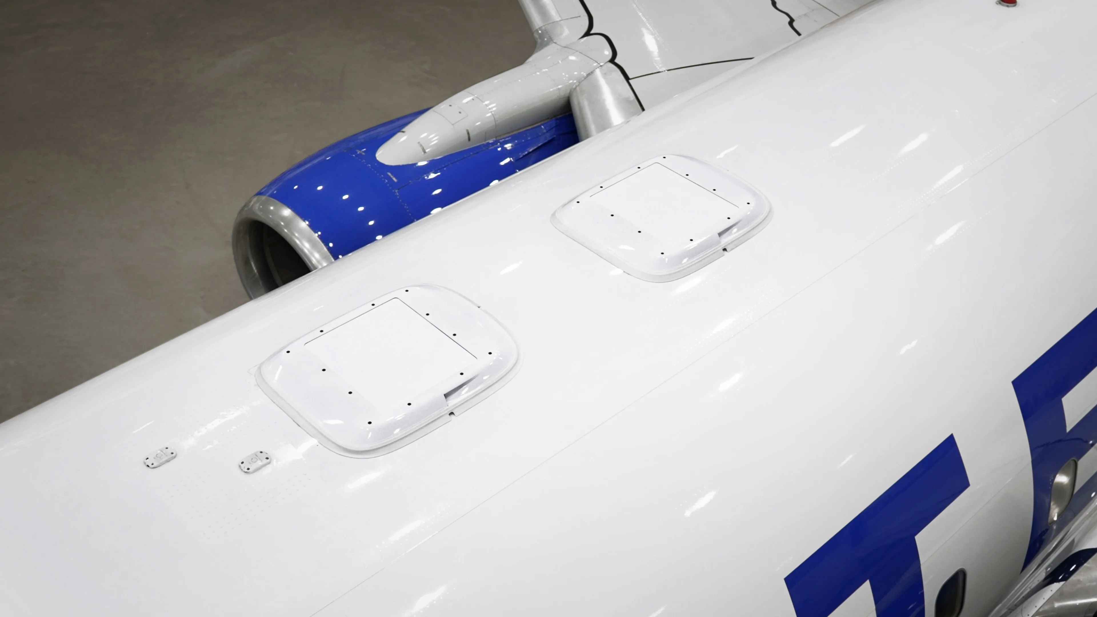 Starlink antenna installed on a United aircraft